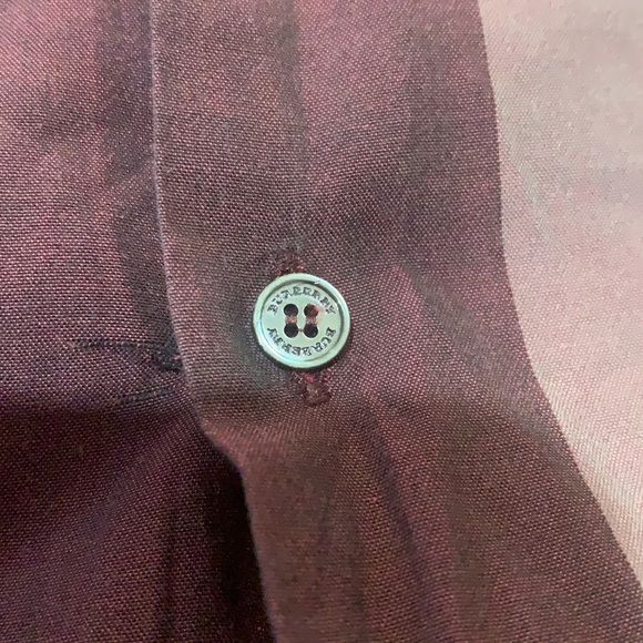 Burberry size XL but it’s more like Size M or L definitely not an XL Authentic - Picture 3 of 4